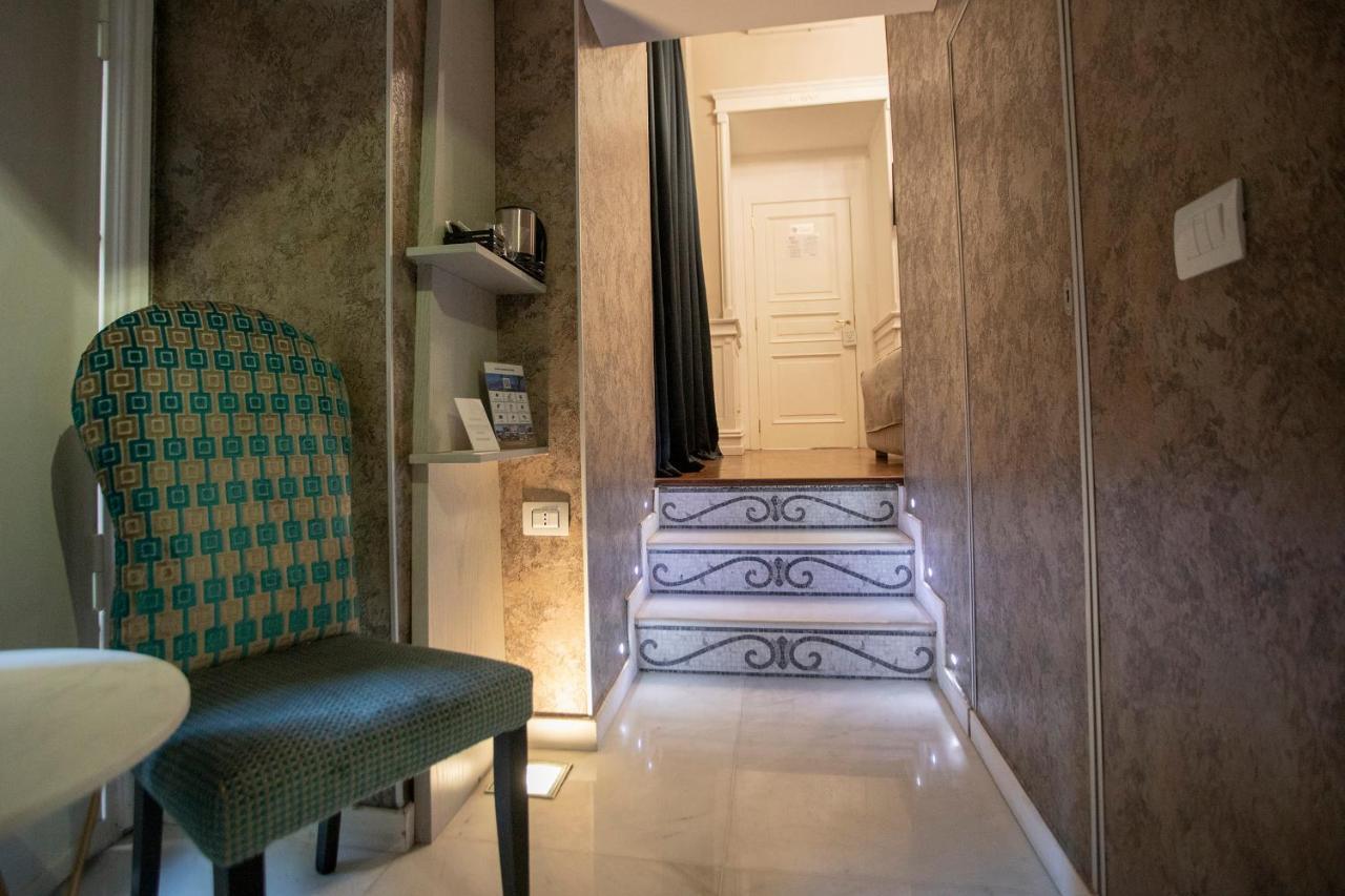 Leone Camere D'Autore - Chiaia Naples Luaran gambar