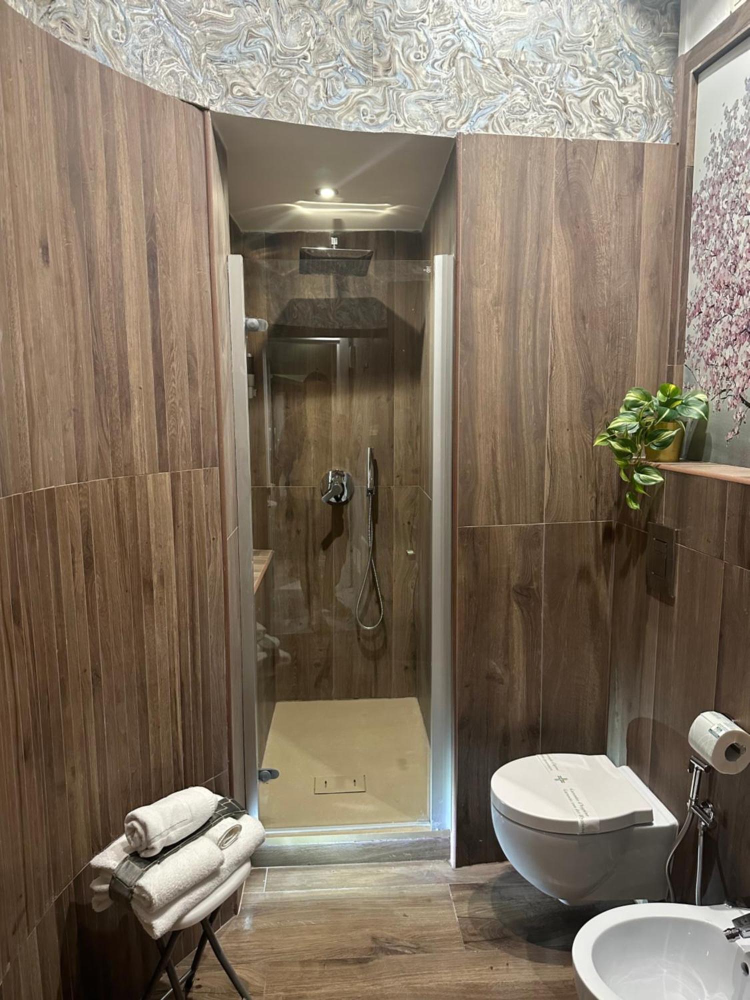 Leone Camere D'Autore - Chiaia Naples Luaran gambar