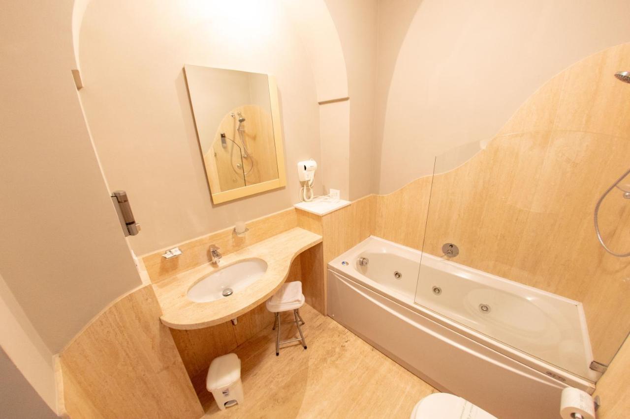Leone Camere D'Autore - Chiaia Naples Luaran gambar
