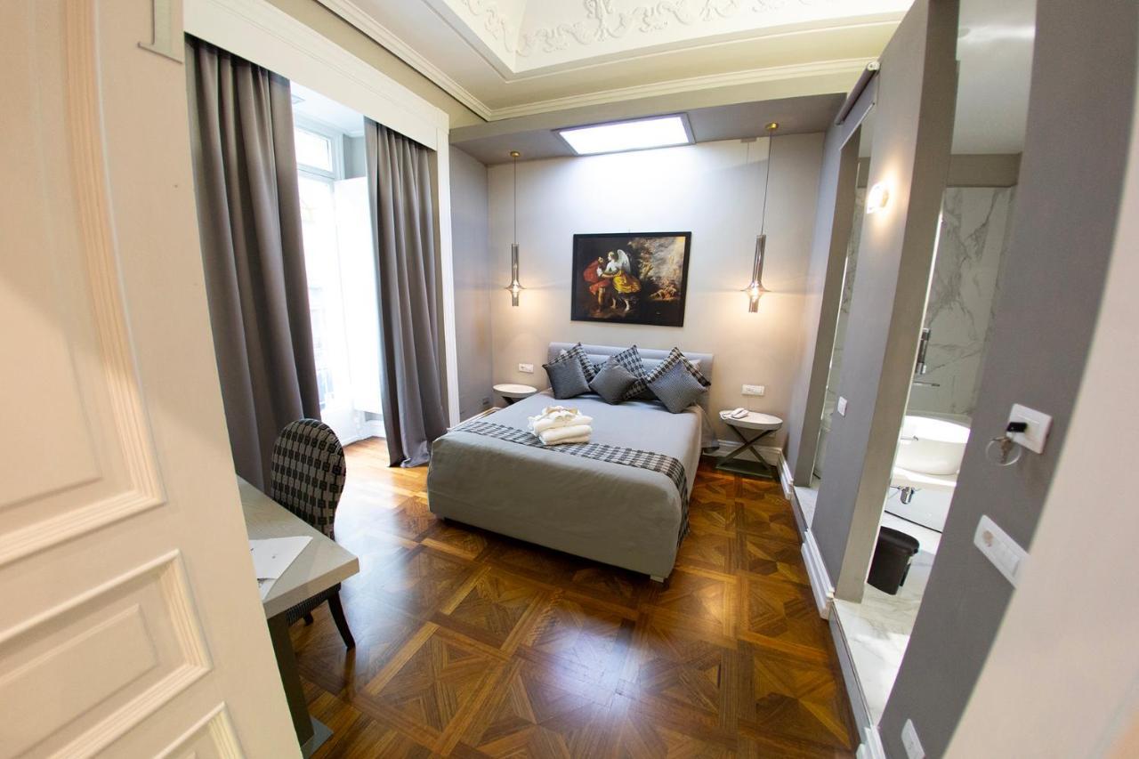 Leone Camere D'Autore - Chiaia Naples Luaran gambar